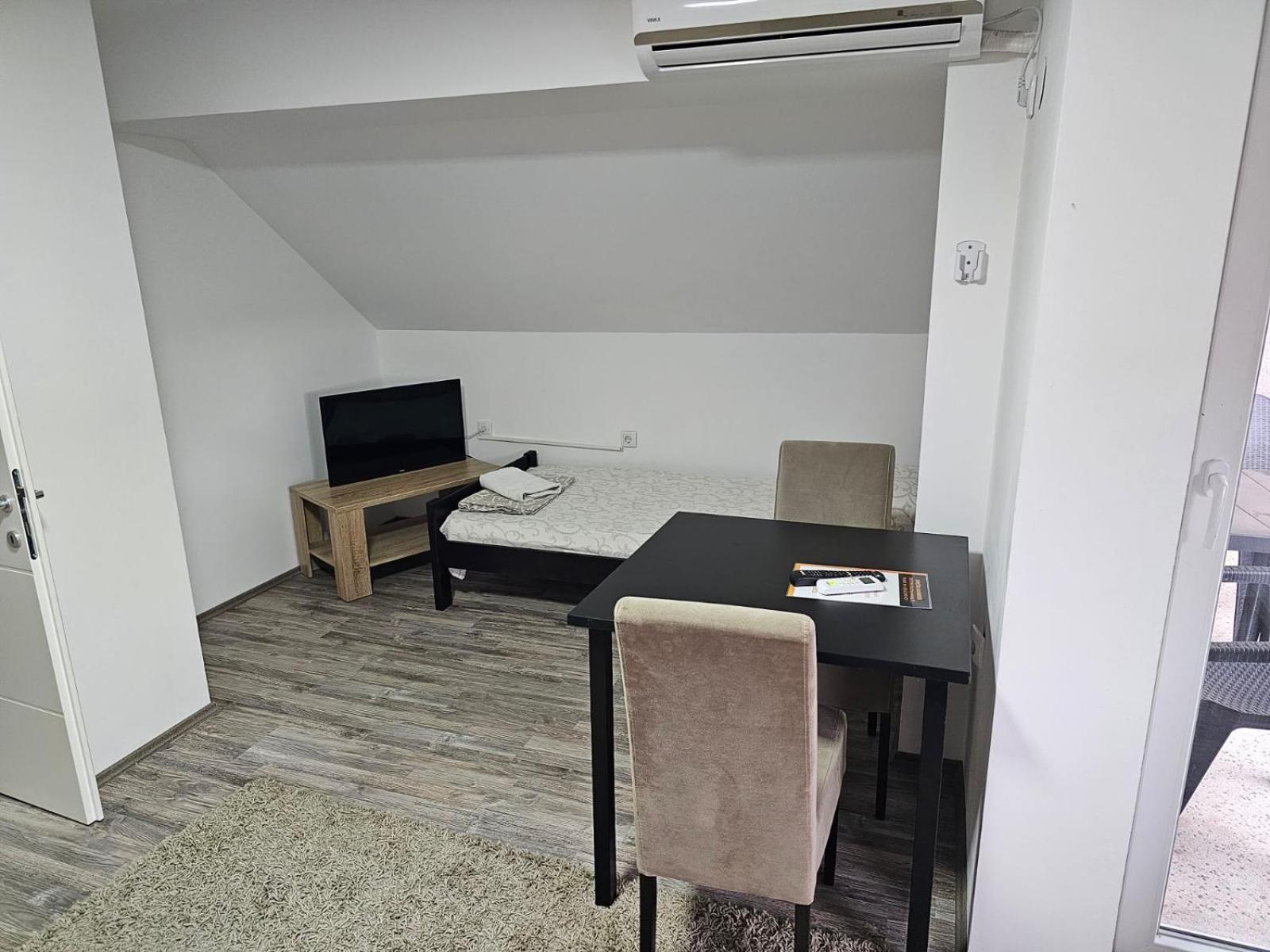 Akvarius Ni Exterior foto