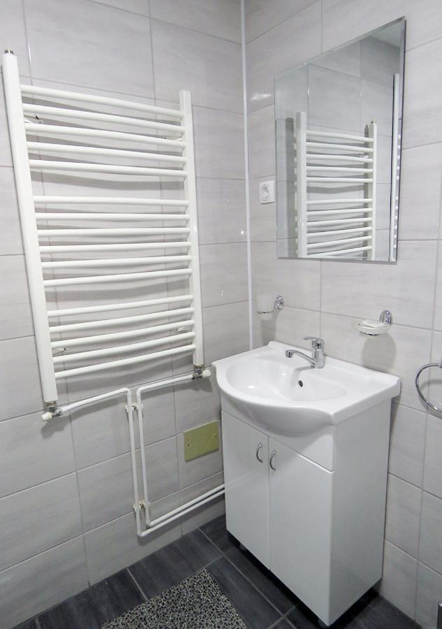 Akvarius Ni Exterior foto